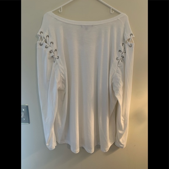 Rebel Wilson x Angels white top - Picture 2 of 5